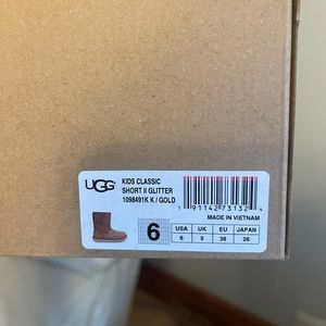 UGG Boots Kids Size 6
